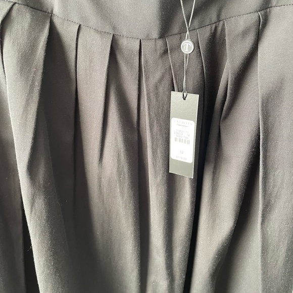 Blk pleated side pocketed lined skirt NWT size 12 - Picture 1 of 5